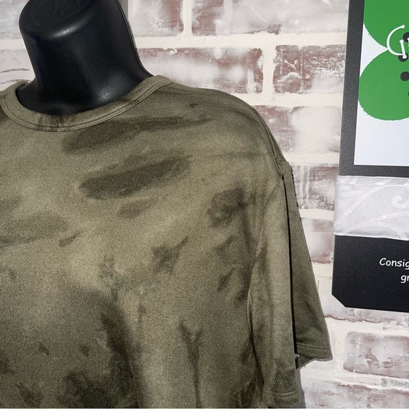 Gilly Hicks Green Short Sleeve Tee Casual Shirt and matching shorts - Picture 3 of 7